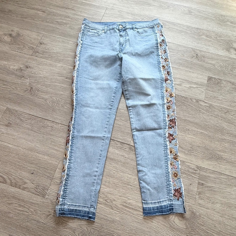 DG2 Diane Gilman Embroidered Floral Side Stripe Jeans Light Wash Raw Hem 16 boho